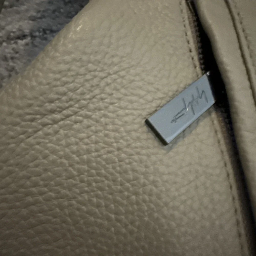 Discord Yohji Yamamoto | Leather Logo Backpack Beige KLDR-0